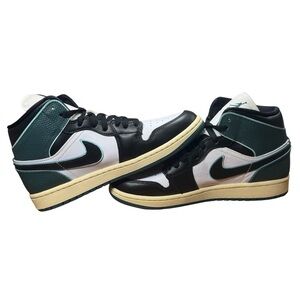 Women’s Air Jordan 1 mid SE sneakers 
White/black/light dew
Size 9W.